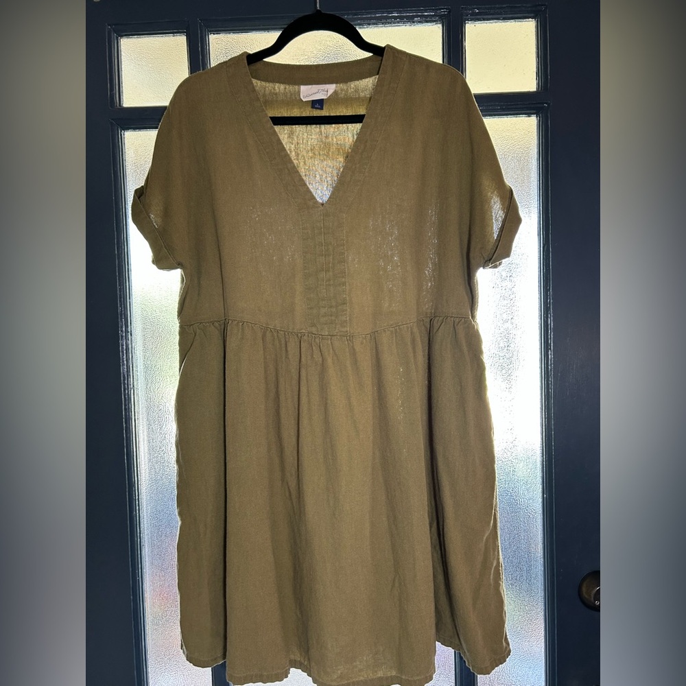 Universal Thread Olive V-Neck Apparel